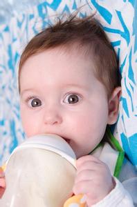 母乳喂养的误区 母乳喂养宝宝的6大误区
