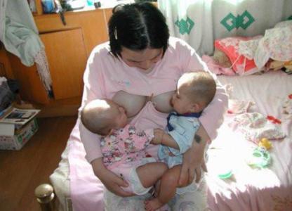 双胞胎母乳喂养 双胞胎怎样进行母乳喂养