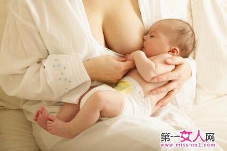 母乳喂养需要拍嗝吗 母乳喂养 给宝宝拍嗝事关重大