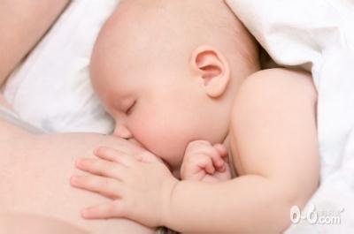 母乳喂养乳头皲裂图片 乳头被咬母乳喂养的小挑战