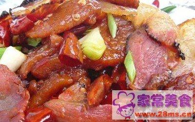 腊肉炒藕片 指甲藕炒乡里腊肉