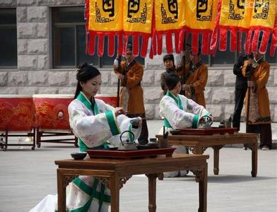 民祭龙母有以下的风俗 中国的茶祭风俗