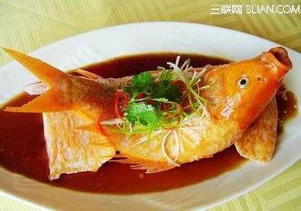 鲤鱼炖豆腐的做法 猪皮豆腐炖鲤鱼