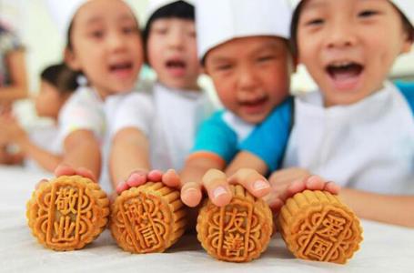 中秋节10大习俗：吃月饼