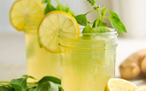 蜂蜜柠檬水晚上喝好吗 蜂蜜柠檬水什么时候喝好
