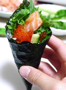 寿司手卷那么大怎么吃 手卷寿司怎么做好吃