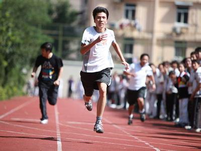 高中秋季运动会加油稿：致跑步比赛