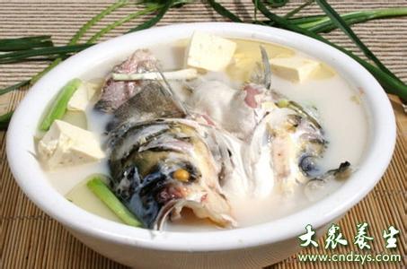 鱼头豆腐汤的做法 双彩鱼头豆腐汤的做法