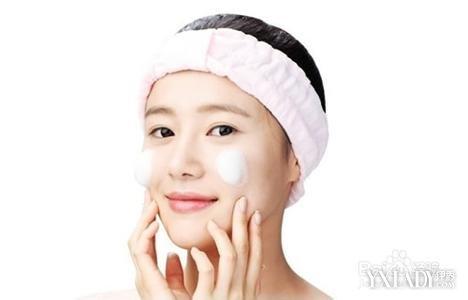 用盐水洗脸的正确方法 教你如何正确用盐水洗脸护肤(3)