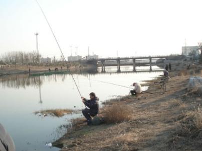 冬天钓鱼怎么选位置 冬天钓鱼是怎样选钓位