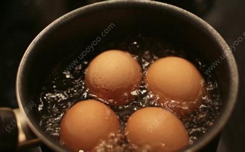 怎样煮荷包蛋不会散 怎样煮鸡蛋不会裂开