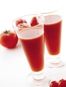 番茄汁解酒 番茄汁营养丰富具有解酒的功效