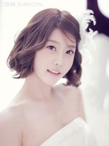 韩式半扎发甜美升级 看韩星演绎甜美韩式新娘发型