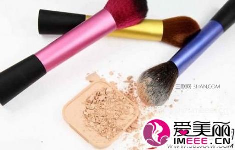 化妆水的正确用法 常见的5种美妆工具的正确用法