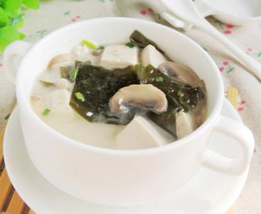 海带豆腐蘑菇汤 海带豆腐蘑菇汤做法
