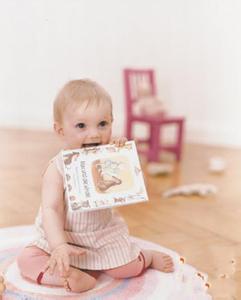 怕错过爱上你的时机 让婴儿爱上书本的早教时机