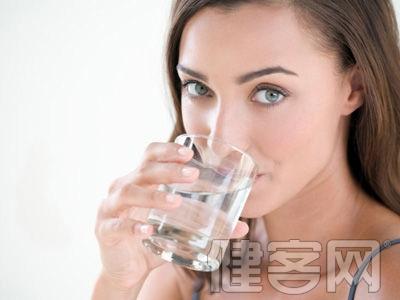 怎样喝水才能减肥 喝水过多致水胖！这样喝水才能减肥