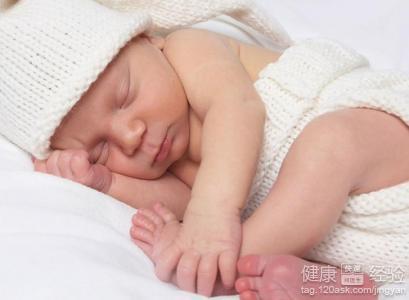 新生儿睡觉不踏实 新生儿睡觉不踏实的原因及处理办法