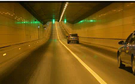 隧道开车注意事项 开车通过隧道要注意什么