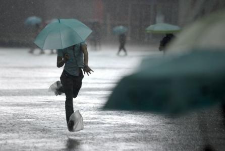 下雨天开车注意事项 下雨天跑步好不好_下雨天跑步注意事项