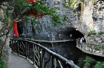 鬼谷峡洞最近的酒店 鬼谷峡洞的景点介绍，去鬼谷峡洞坐什么车