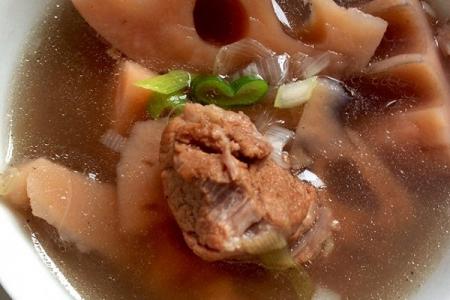 花生莲藕猪骨汤的做法 莲藕猪骨汤的做法