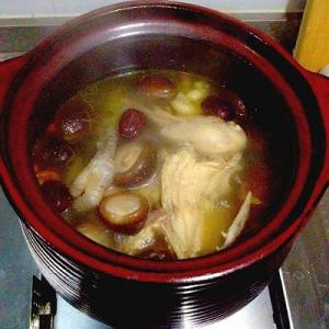 香菇炖鸡汤的做法 香菇炖鸡的做法