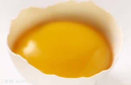 蛋黄和蛋清哪个有营养 蛋清和蛋黄相比哪个更营养