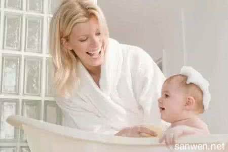 新生儿睡眠注意事项 给新生儿洗澡的注意事项 新生儿洗澡要注意什么