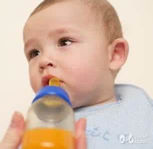 如何预防婴儿吐奶 预防婴儿吐奶的方法 如何预防孩子吐奶