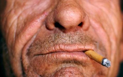 长期吸烟突然戒烟肺癌 吸烟伤肺又伤脑，怎么戒烟
