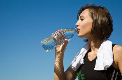 夏季喝水 夏季如何健康喝水