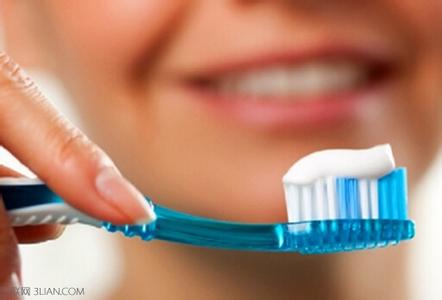 刷牙前牙膏不能沾水 刷牙前牙膏不能沾水吗