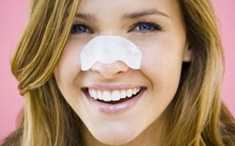 cnp去黑头鼻贴用法 鼻贴的用法 如何使用鼻贴