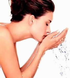 敏感肌肤早上不洗脸 让肌肤越美丽的自然洗脸法