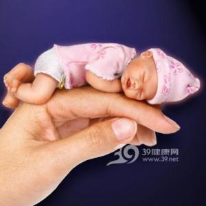 新生儿抱娃姿势 新生儿如何抱法 抱新生儿的姿势有哪些
