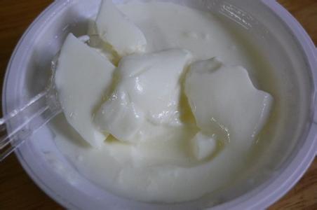 酸奶稠的好还是稀的好 稀的酸奶和稠的酸奶哪个营养高