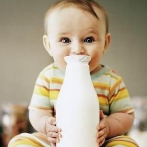 喝牛奶的误区 给宝宝喝牛奶十个误区