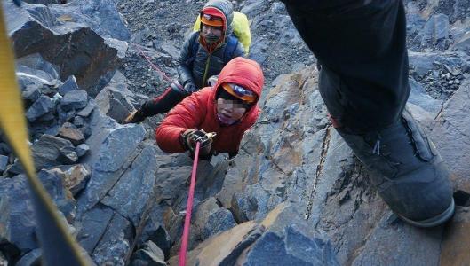 两驴友登山被困 攀岩登山驴友应如何选购挂锁