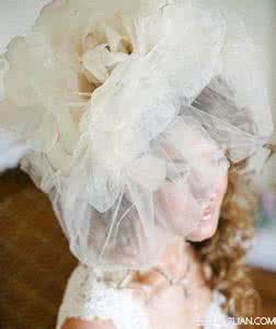 新娘头纱造型 多变新娘头纱造型 如梦似幻的感觉