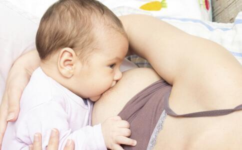 母乳喂养间隔时间 秋季喂养新生儿时间间隔多久呢