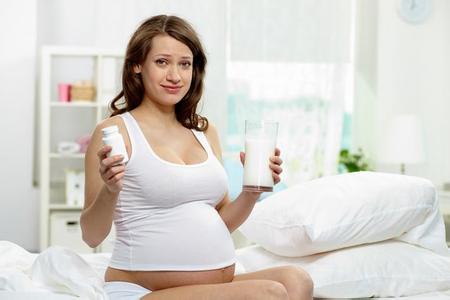 孕妇每天喝多少克牛奶 孕妇每天要喝多少牛奶