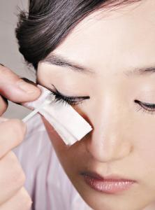 睫毛膏怎么卸妆 睫毛膏卸妆与眼线手法需不同