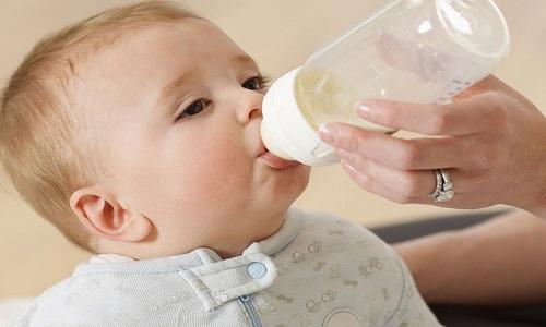宝宝吐奶什么原因 宝宝为什么会出现吐奶，宝宝吐奶的常见原因