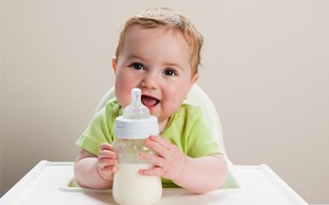 幼儿吐奶原因 宝宝为什么会吐奶_幼儿吐奶怎么护理