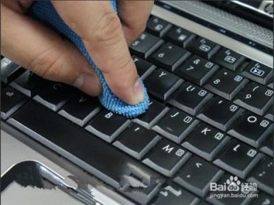 如何清除键盘灰尘 如何清除电脑键盘的灰尘