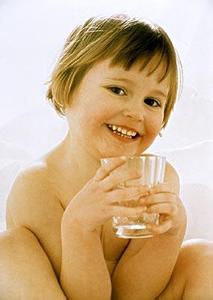 夏季如何补水控油 夏季如何给婴幼儿健康补水