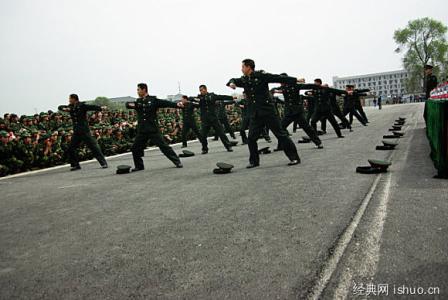 新生军训通讯稿：绚烂人生的揭幕礼