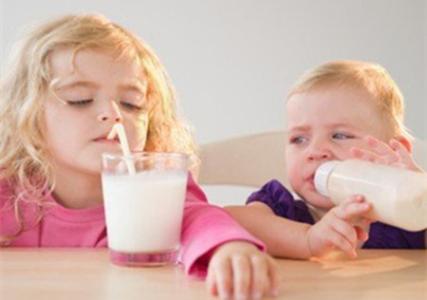 牛奶每天建议饮用量 宝宝牛奶饮用误区