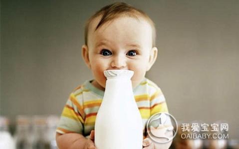 宝宝喝牛奶会上火吗 宝宝多大可以喝牛奶？喝牛奶会上火吗